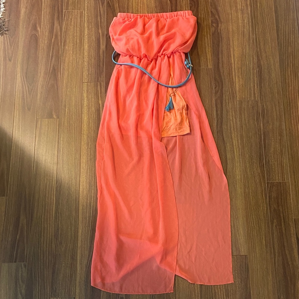 Elegant Strapless Coral Dress with Blue Belt